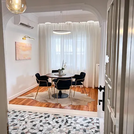 Casa Bianca Luxury Lakefront 2br 2ba Kastoria